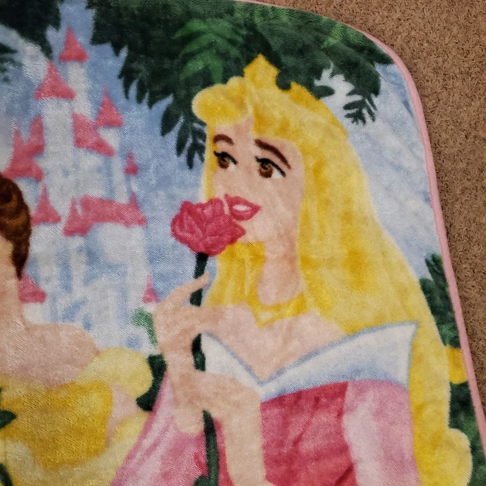 Disney Princess Fleece Throw Blanket Cinderella Belle Aurora Pink Trim‎ Plush